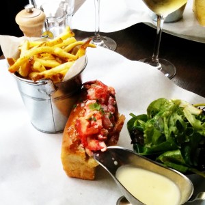 Les Pinces Paris Lobster Roll